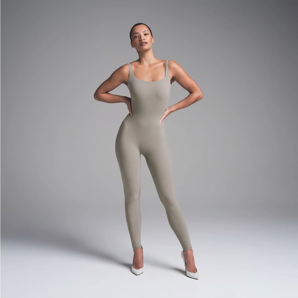 NWT SKIMS Fits Everybody Square Neck Low Back Onsie- Smoke